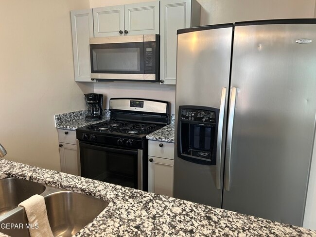 Foto del edificio - 5717 Manila Dr