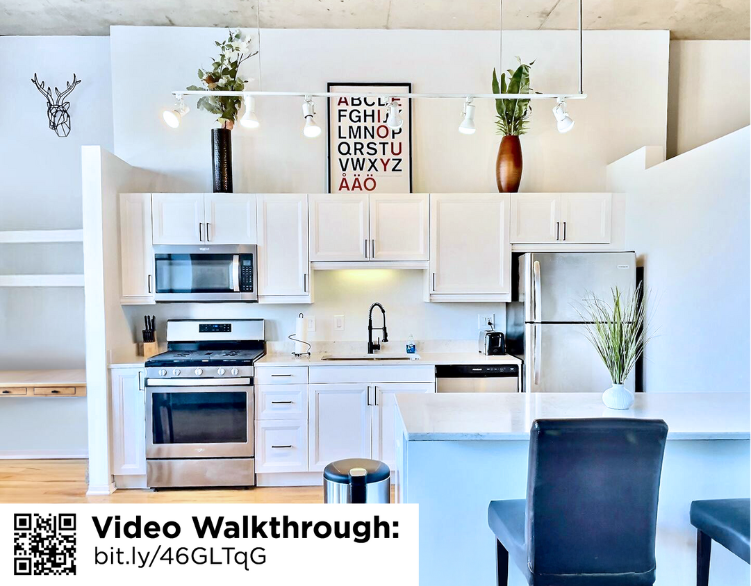 Newly updated kitchen fully stocked w/ cook & kitchenware, coffee maker, blender, instapot, toaster - 6 S Laflin St