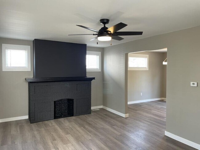 Foto del edificio - 706 S Richardson Ave