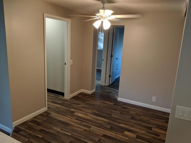 Foto del edificio - 355 W 6th St