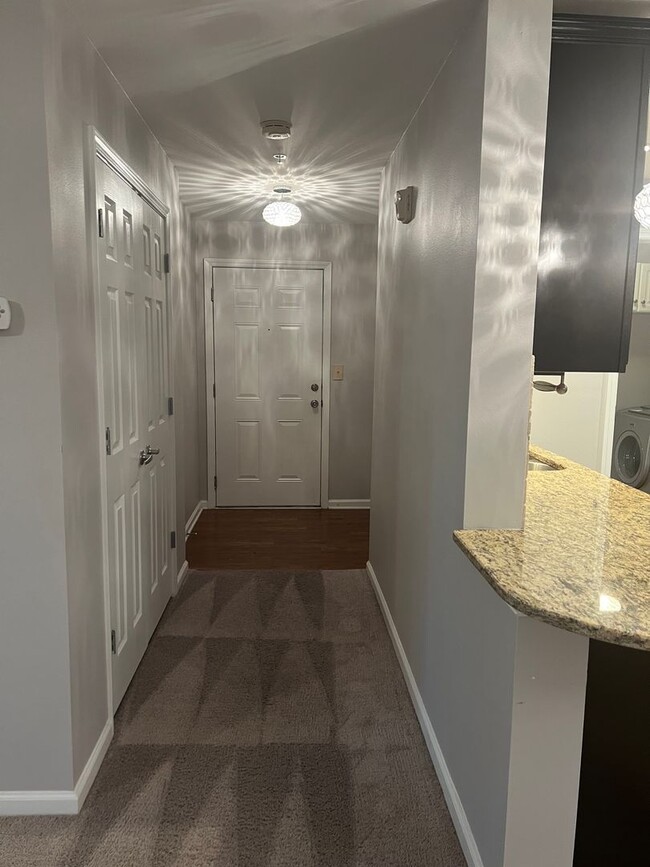 Foto del edificio - Lovely Bridgepoint Condo with Many Upgrades!