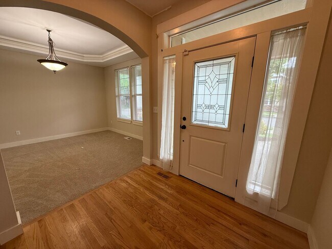 Foto del edificio - 7704 McKinley Loop NE