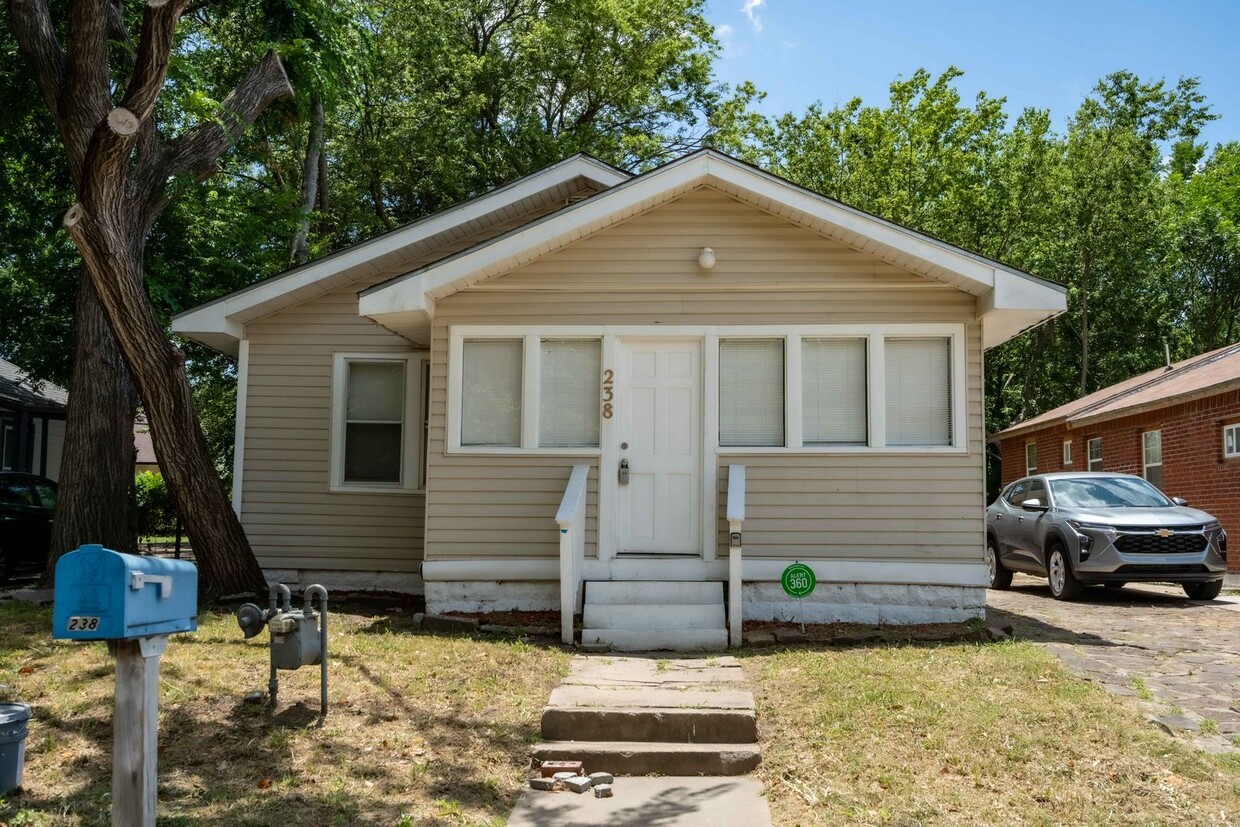 Foto principal - 2 Bed / 1 Bath Near Downtown Tulsa!