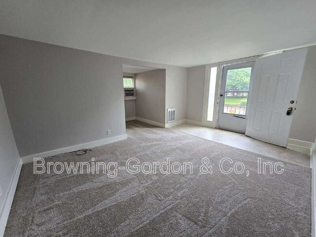 Building Photo - 2803 W Linden Ave