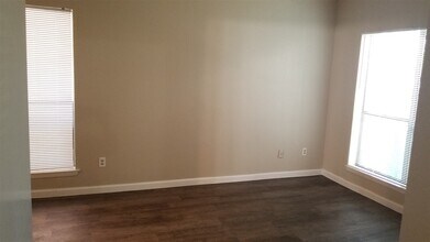 Building Photo - 6602 Harbor Town Dr