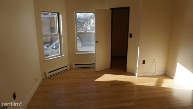 Building Photo - 121 Highland St