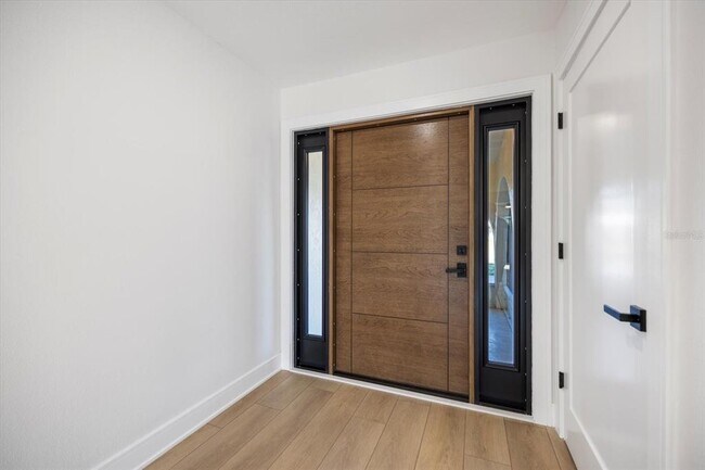 Building Photo - 470 Leger Dr