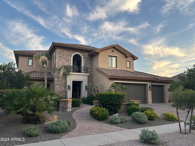Building Photo - 323 W Malibu Dr