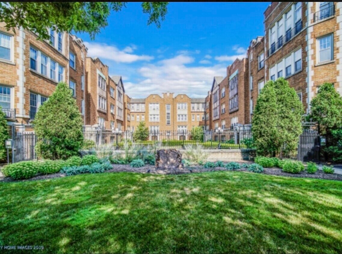 Primary Photo - 10921 S LONGWOOD Dr