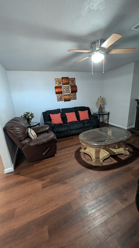 Foto del edificio - 1004 NE 28th St