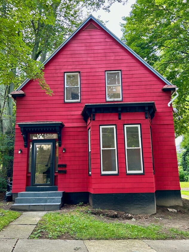 Primary Photo - 69 Summit St