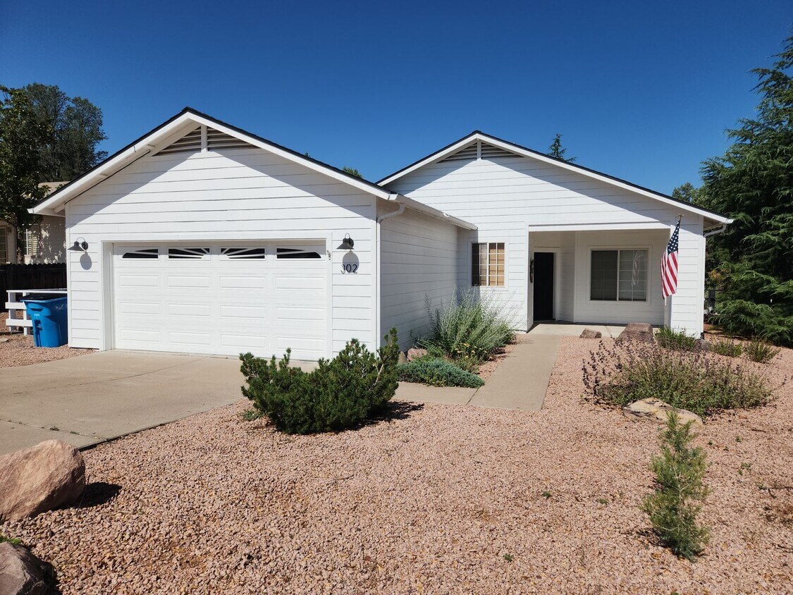 Primary Photo - Amazing 2 bed + den / 2 baths in Stone Creek