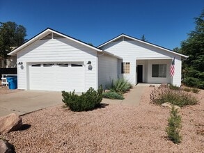 Building Photo - 302 S Stone Creek Cir