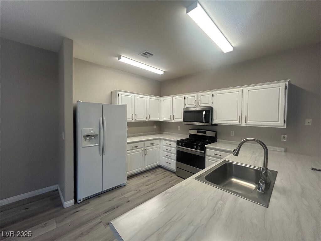 Foto principal - 855 N Stephanie St