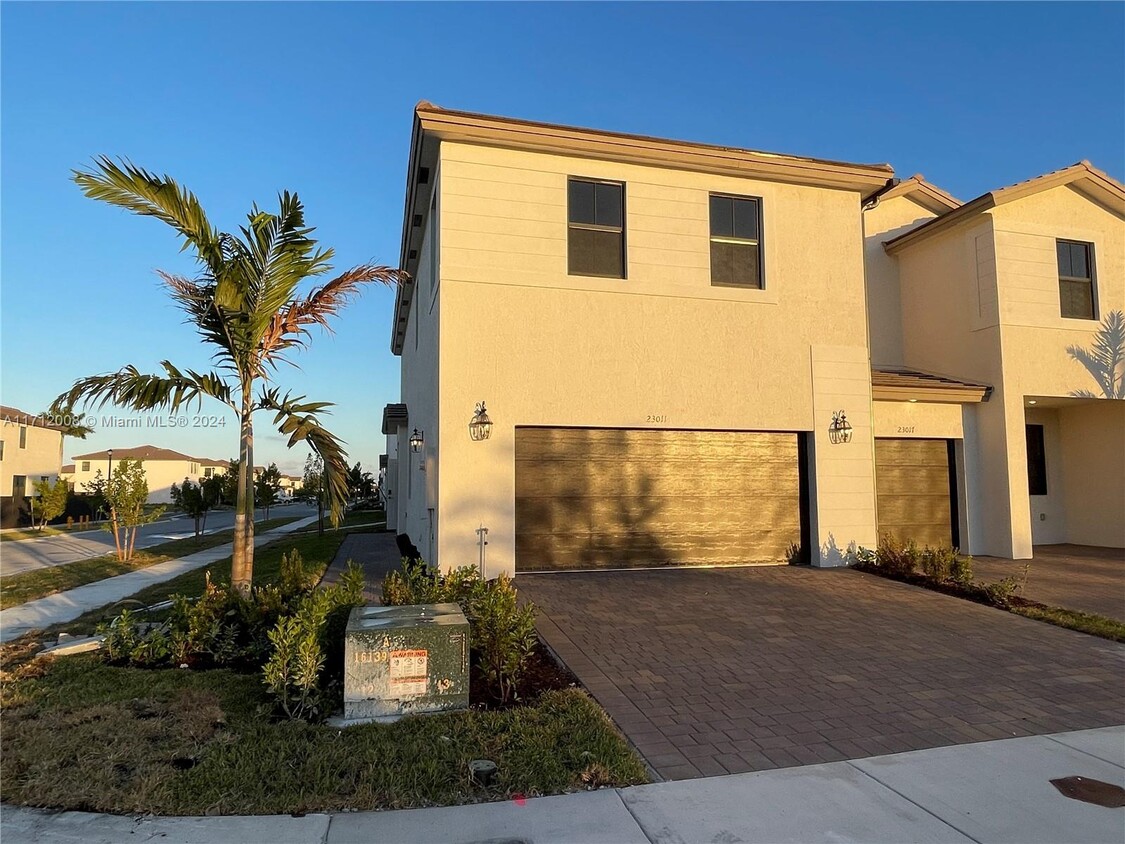 Foto principal - 23011 SW 131st Ave