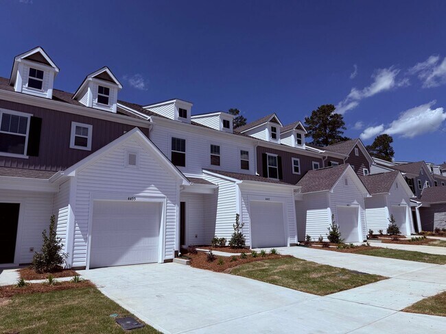 Building Photo - NEW 3BD Townhome Minutes from I85