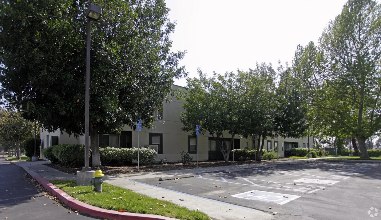 Arrowhead Vista Apartments Apartments in San Bernardino, CA