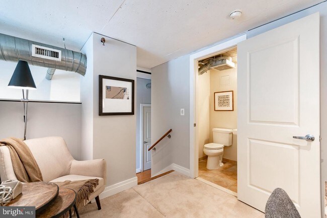 Foto del edificio - 301 Massachusetts Ave NW