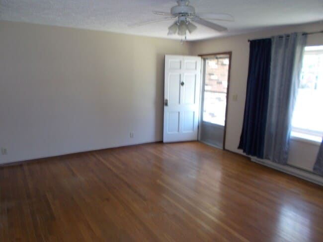 Building Photo - 312 Hazelwood Ln