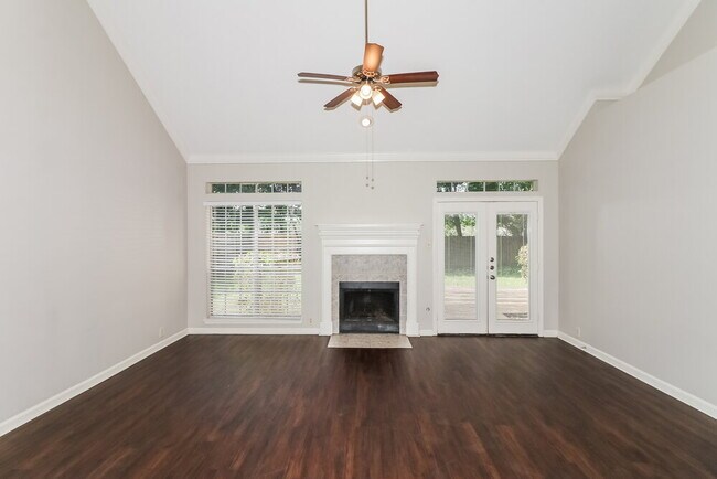 Foto del edificio - 3119 Creek Manor Dr