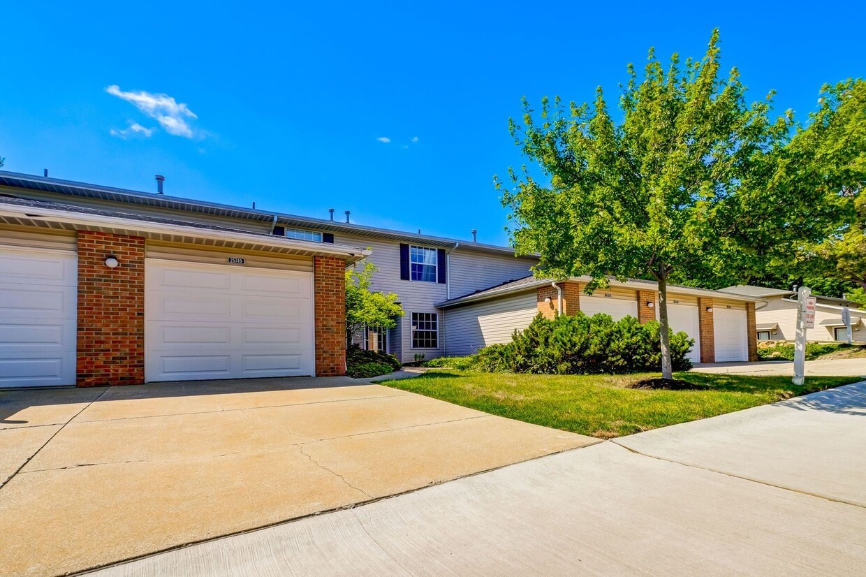 Winfield Commons Apartments in Westlake, OH