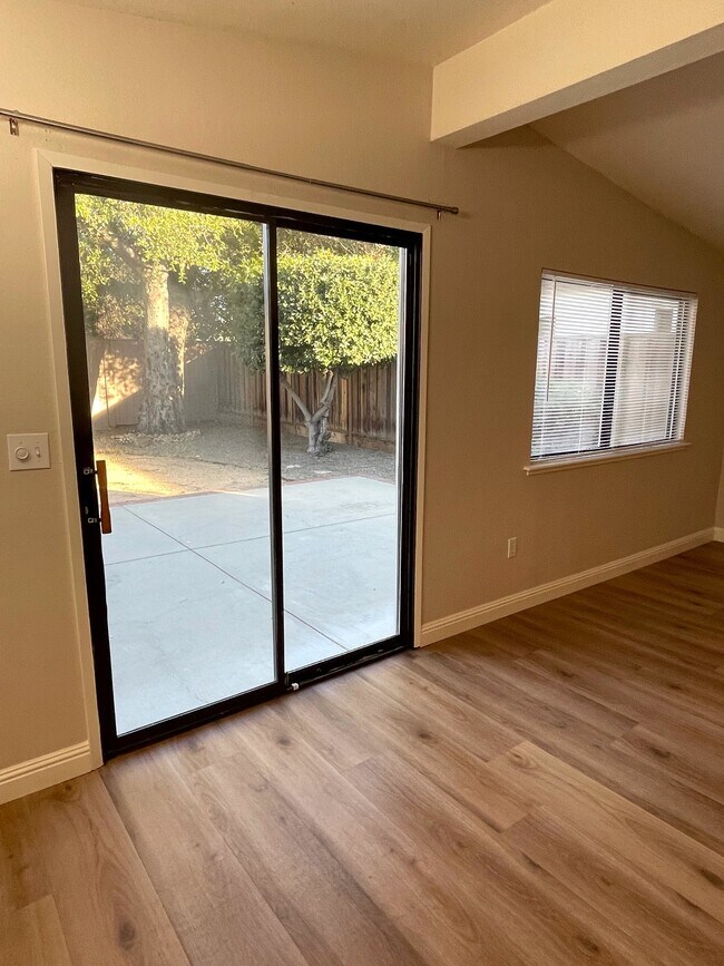 Foto del edificio - 10210 Sterling Blvd