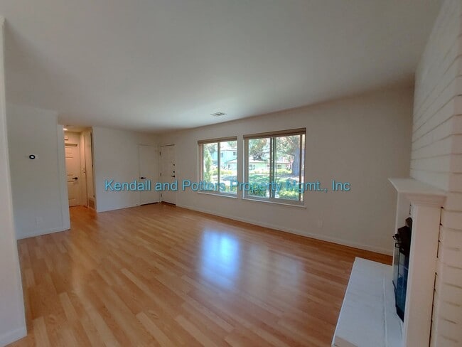 Building Photo - Beautifully Updated Capitola Shores 2 Bedroom/1 Bathroom