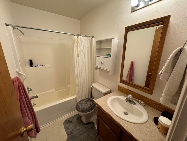 Foto del edificio - Beautiful Home on The East Side of Great Falls