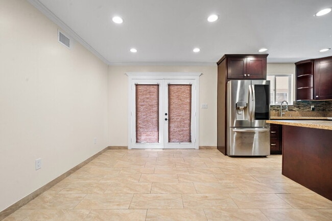 Building Photo - 1811 Greenfield Dr