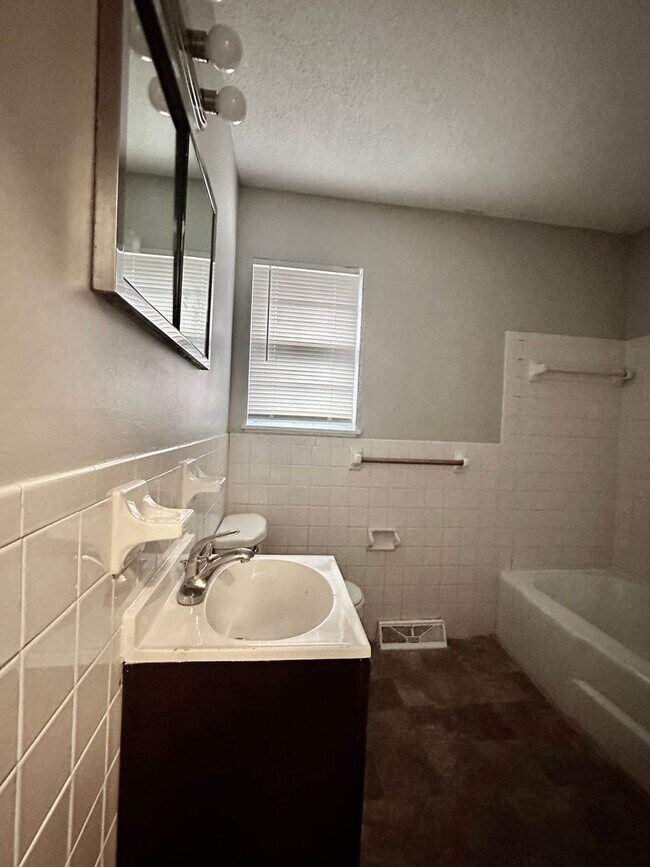 Foto del edificio - Cute 3 Bedroom 1 Bath Ranch For Rent!