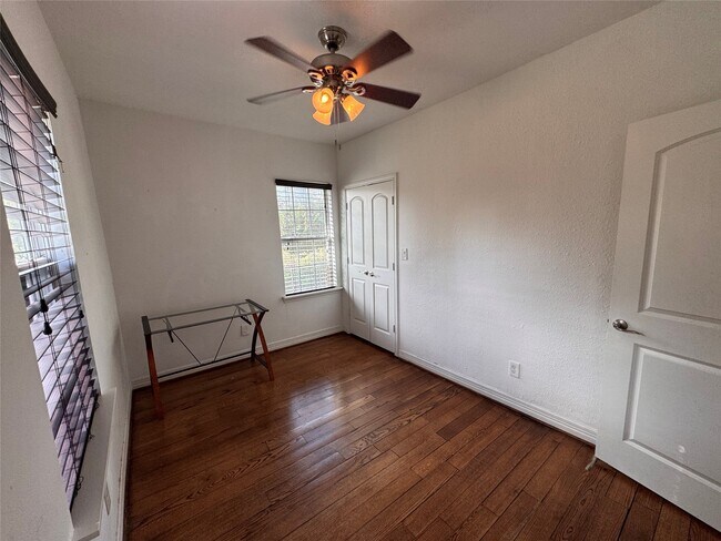 Foto del edificio - 208 E 38th St