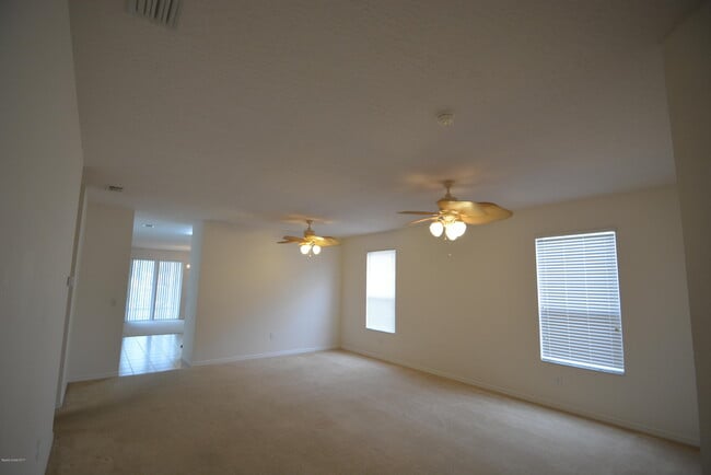 Building Photo - 4973 Outlook Dr