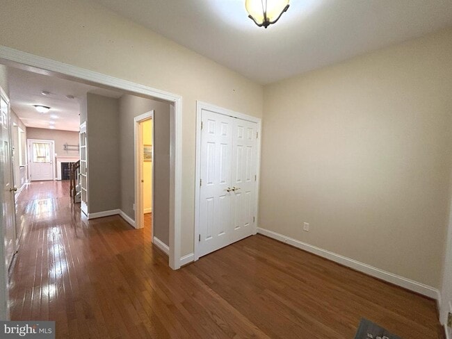 Building Photo - 122 Providence Ln