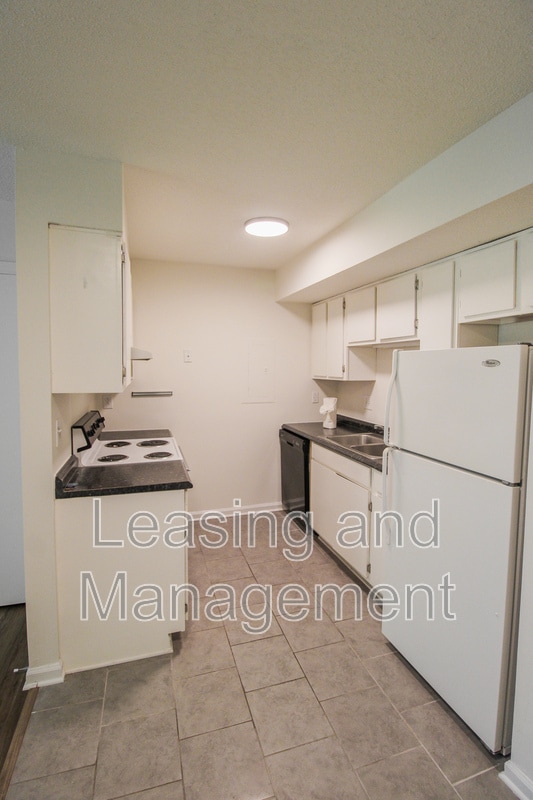 Building Photo - 2494 Etiwan Ave