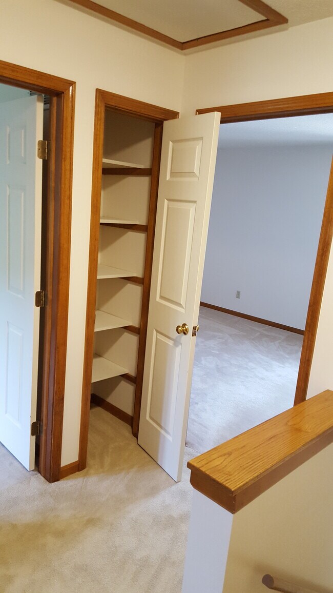 Armario de gravámenes - 214 W Pierce St