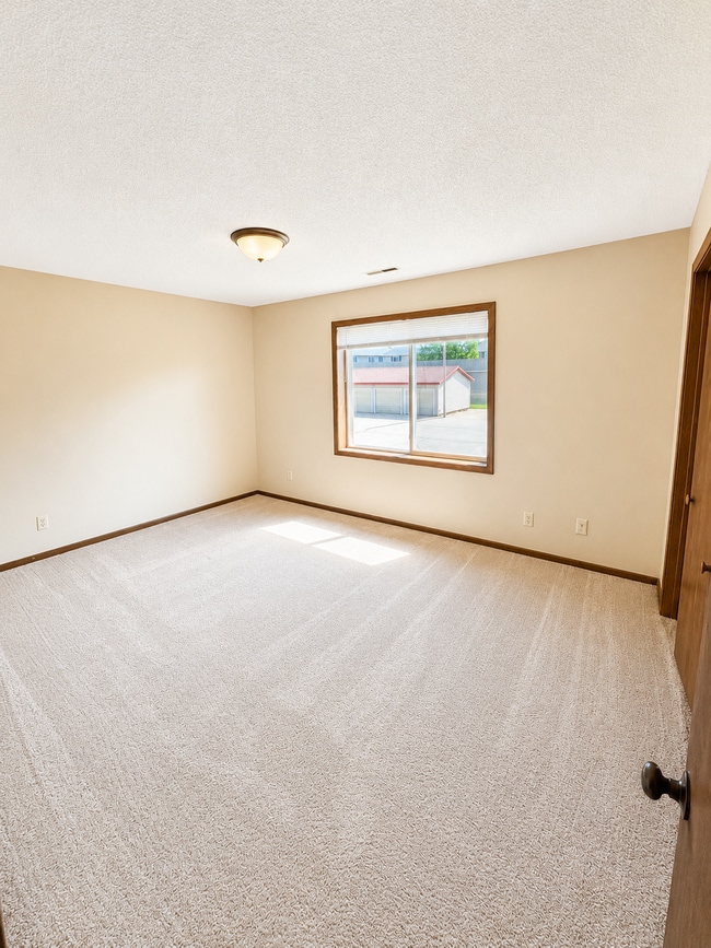 Building Photo - 3271 Ansborough Ave