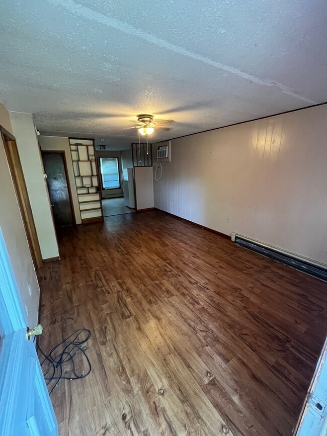 Building Photo - 503 8th St NW