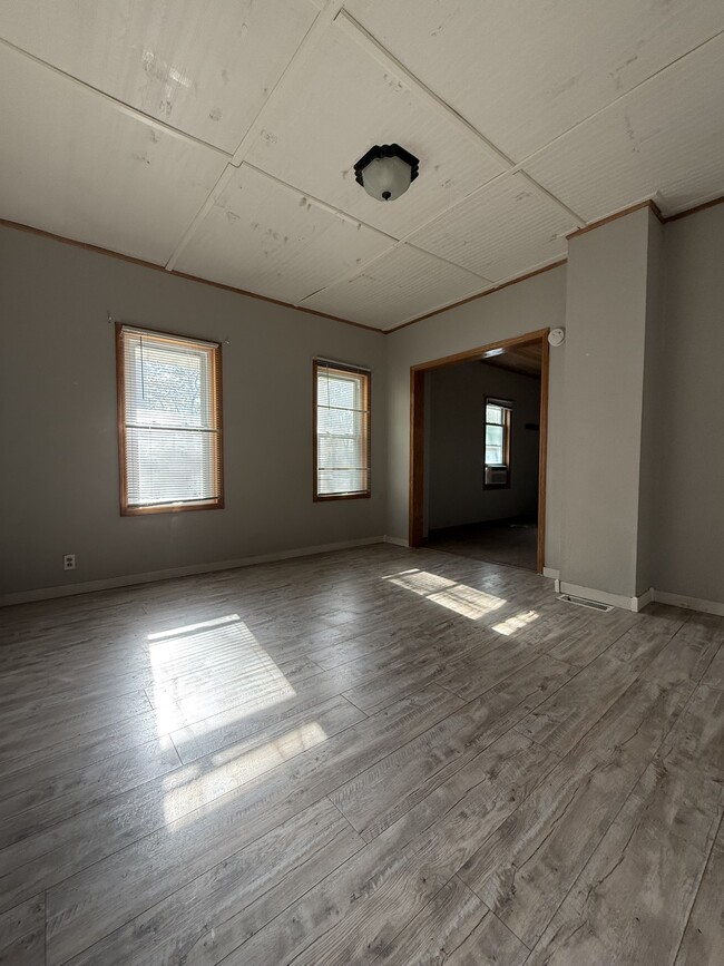 Building Photo - 320 9th Ave N