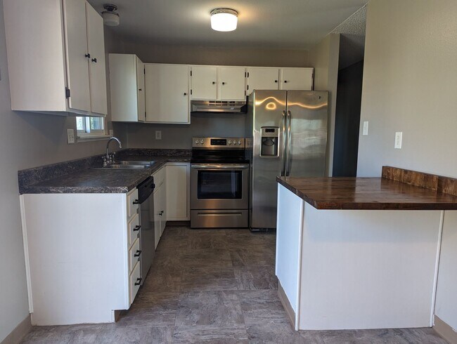 Foto del edificio - 5011 Newland Ave