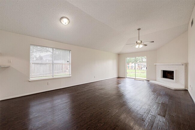 Building Photo - 6623 Stonechase