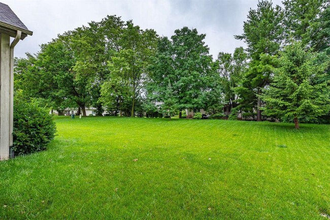 Building Photo - 8700 Wooded Point Dr