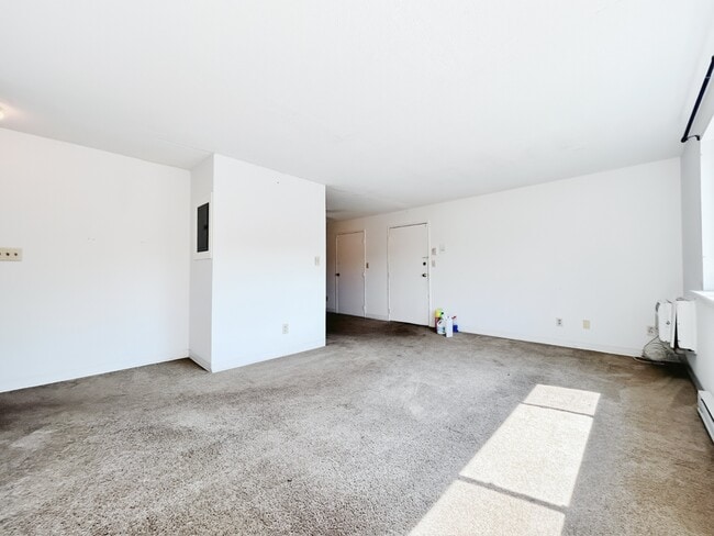 Building Photo - 73 Nicholas Rd