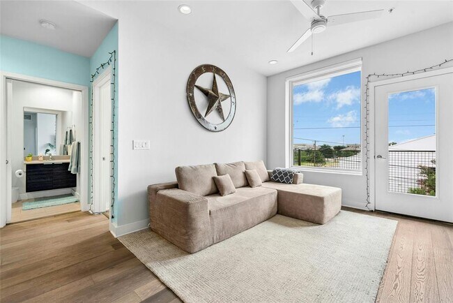 Foto del edificio - 1800 E 4th St