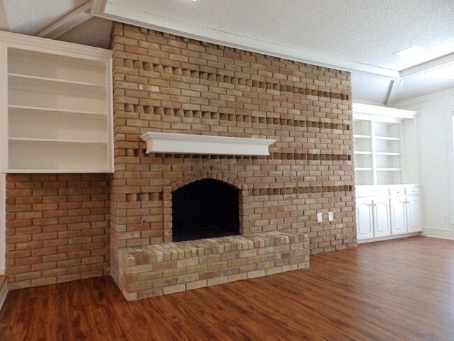 Building Photo - 12709 Hornbeam Dr