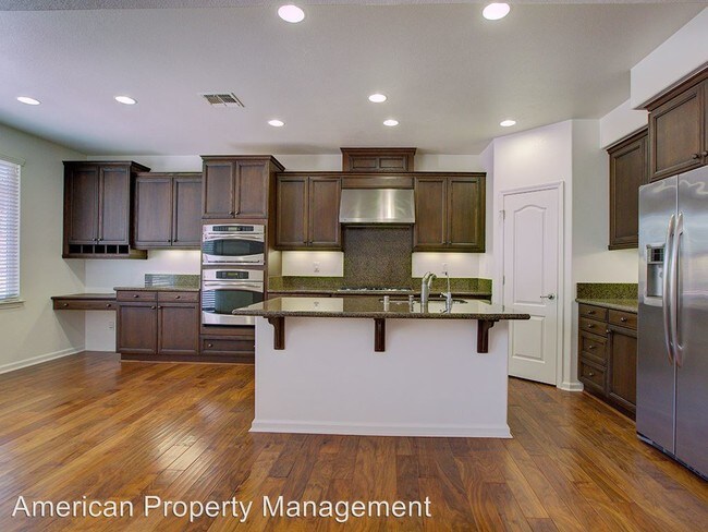 Building Photo - 712 Derry Ct