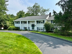 Building Photo - 11 E Gate Rd