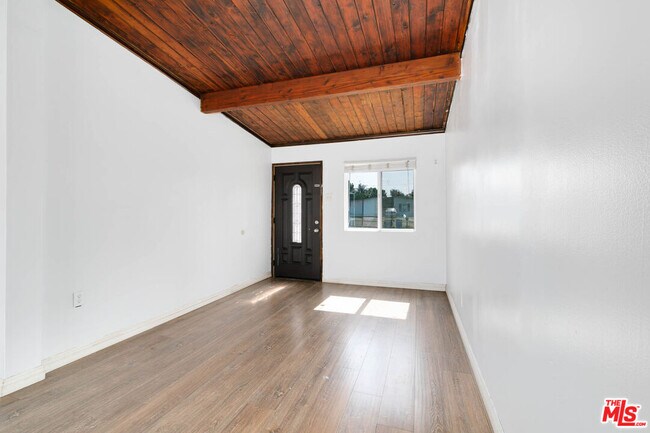 Foto del edificio - 5633 Cedarglen Dr