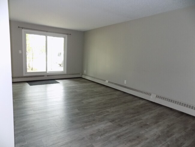 Photo du bâtiment - 8111-8196 StreetBlock B - 333