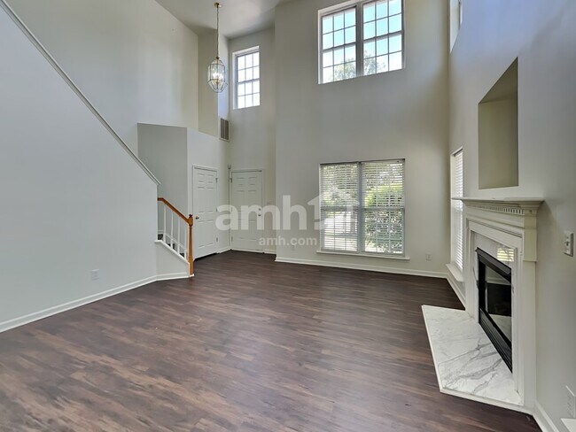 Foto del edificio - 10106 Atkins Ridge Dr
