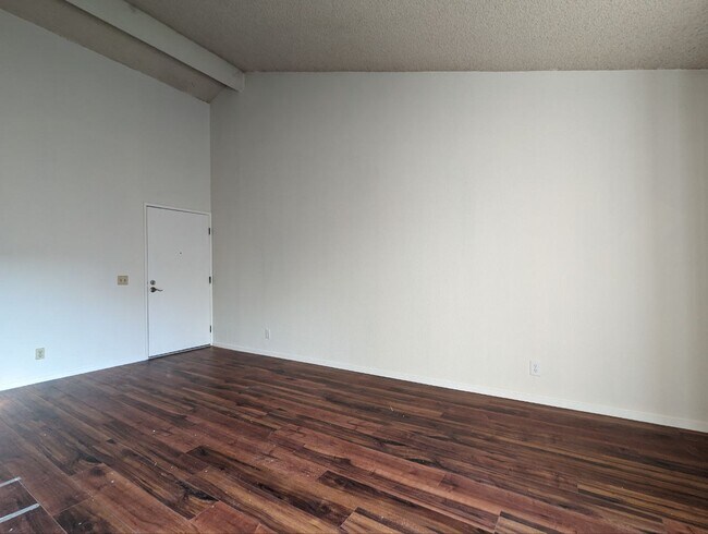 Building Photo - 36996 Meadowbrook Common